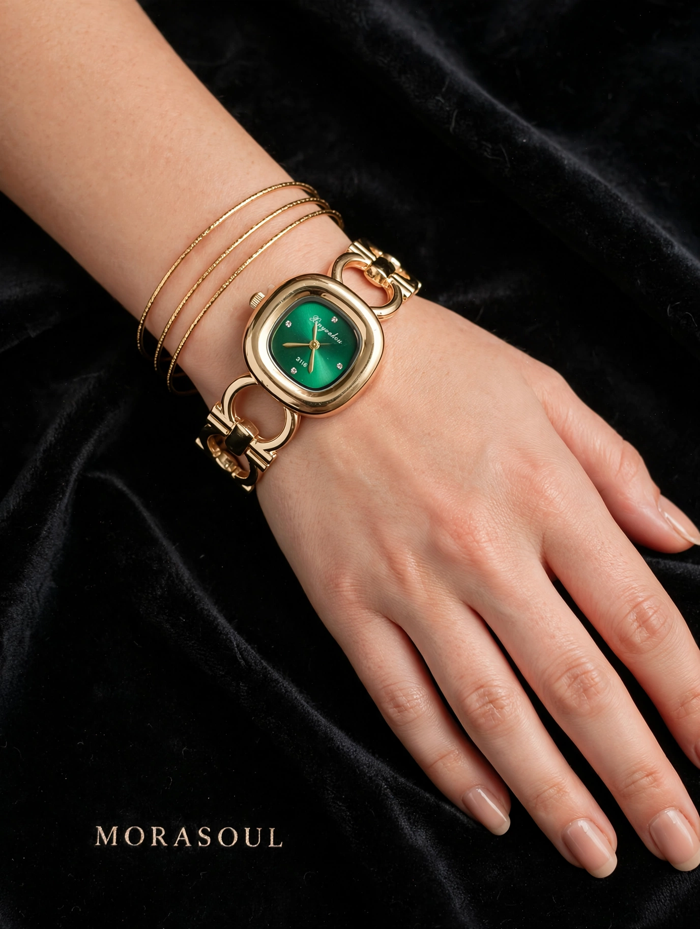 Vintage Green Dial Gold-Tone Analogue Watch