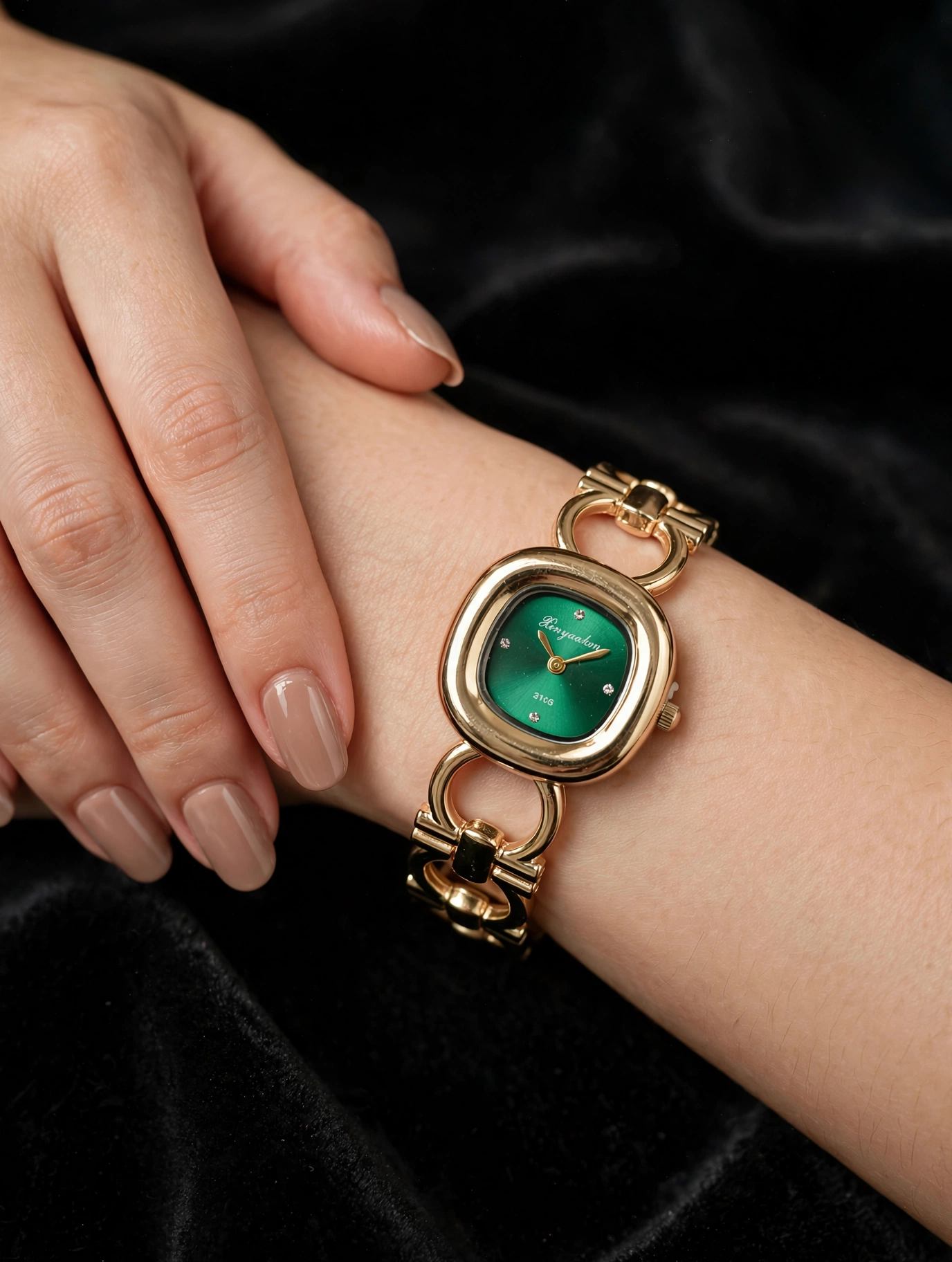 Vintage Green Dial Gold-Tone Analogue Watch